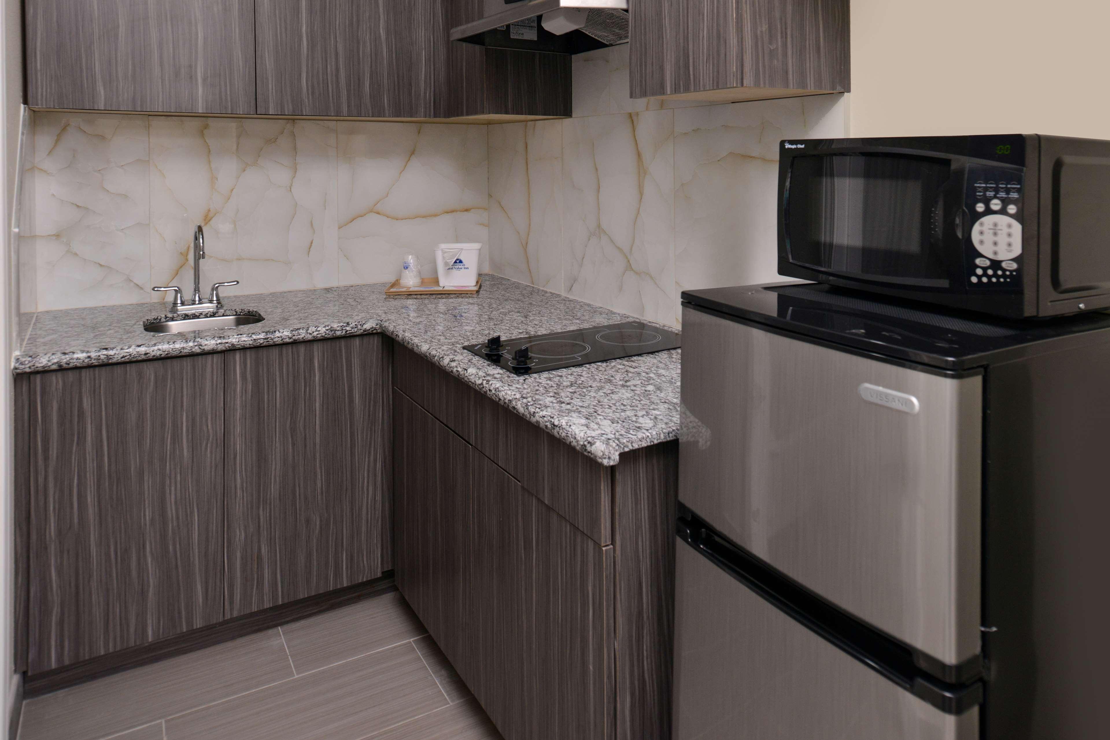 Americas Best Value Inn & Suites - Houston/Hwy 6 & Westpark Mission Bend Экстерьер фото